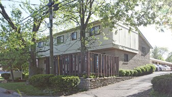 1166 Asbury Rd in Cincinnati, OH - Building Photo