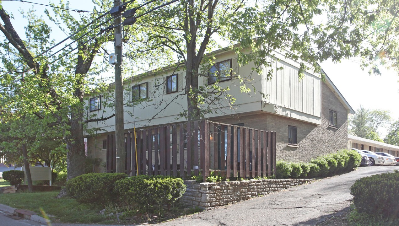 1166 Asbury Rd in Cincinnati, OH - Foto de edificio