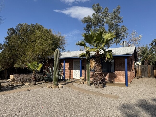 property at 1309 E Elm St