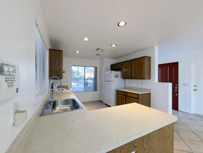 6780 N 74th Dr in Glendale, AZ - Foto de edificio - Building Photo
