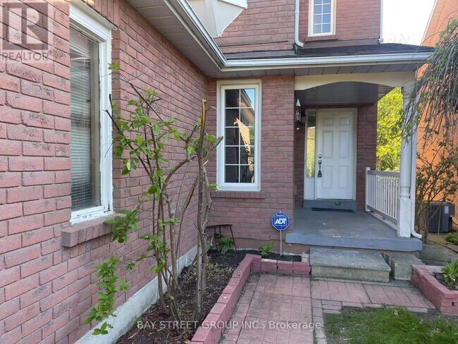 5751 Prairie Cir in Mississauga, ON - Building Photo - Building Photo