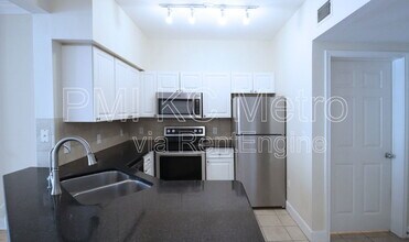 11624 Tomahawk Creek Pkwy in Leawood, KS - Building Photo - Building Photo