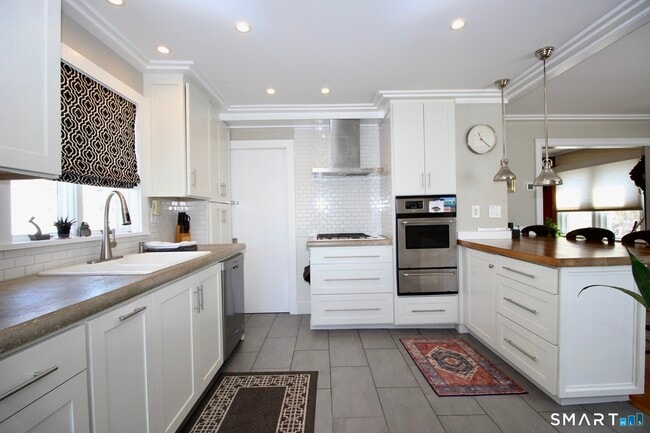 25 Center Terrace in Stamford, CT - Building Photo - Building Photo