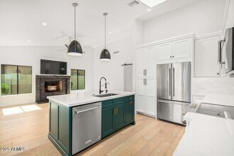 5715 E Campo Bello Dr in Scottsdale, AZ - Building Photo - Building Photo