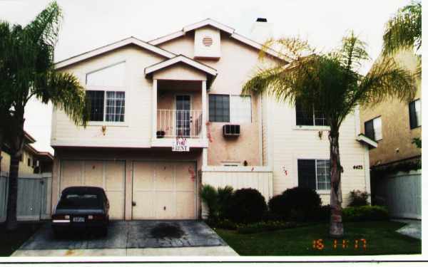 4475 Winona Ave in San Diego, CA - Foto de edificio - Building Photo