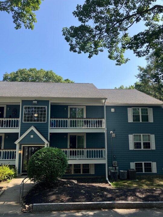 7 Stoneridge Ln in York, ME - Building Photo