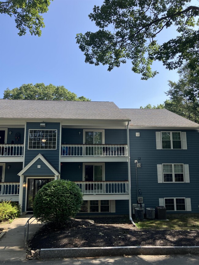 property at 7 Stoneridge Ln