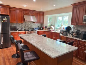 21334 SE 3rd St in Sammamish, WA - Building Photo - Building Photo
