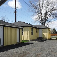 735 SW Glacier Ave in Redmond, OR - Building Photo - Building Photo