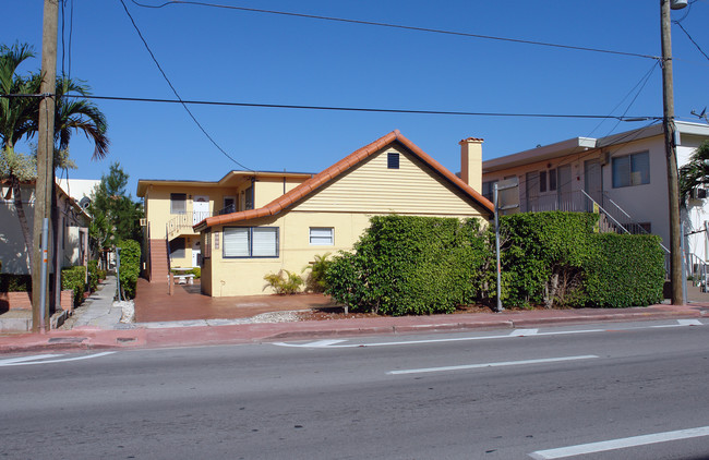 7626 Harding Ave in Miami Beach, FL - Foto de edificio - Building Photo