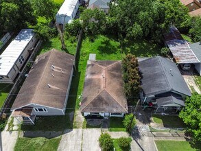 1212 Pine St in Baytown, TX - Building Photo - Building Photo