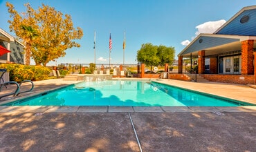 High Range Village in Las Cruces, NM - Foto de edificio - Building Photo