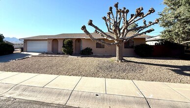 1746 Gates Ave in Kingman, AZ - Building Photo - Building Photo