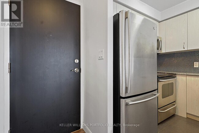 5791 Yonge St in Toronto, ON - Building Photo - Building Photo