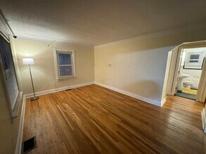 2363 E Maple Rd in Troy, MI - Foto de edificio - Building Photo