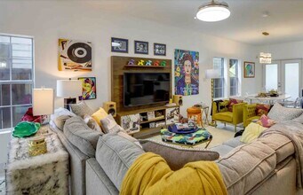 826 N Beckley Ave in Dallas, TX - Building Photo - Building Photo