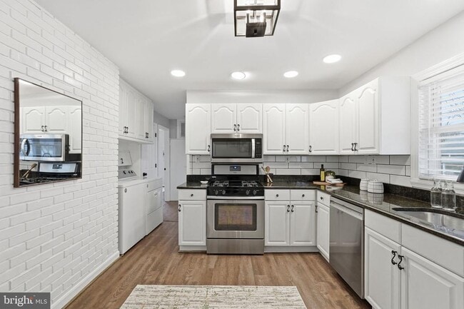 5716 Crawford Dr in Rockville, MD - Building Photo - Building Photo