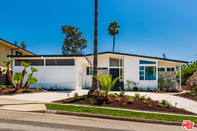 5412 S Holt Ave in Los Angeles, CA - Building Photo