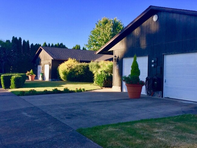 property at 1980 NE Hembree St