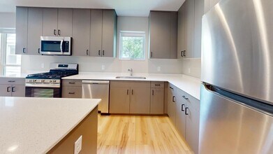716 13th Ave SE in Minneapolis, MN - Building Photo - Building Photo