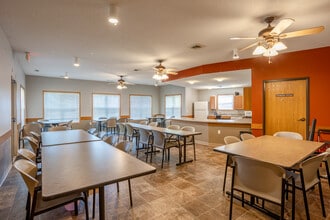 Lyn Crossing Apartments in Des Moines, IA - Foto de edificio - Building Photo