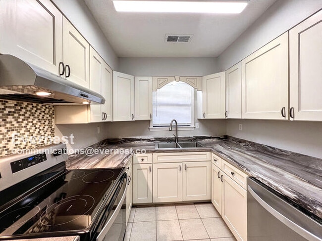 7329 Eastover Dr in Horn Lake, MS - Building Photo - Building Photo
