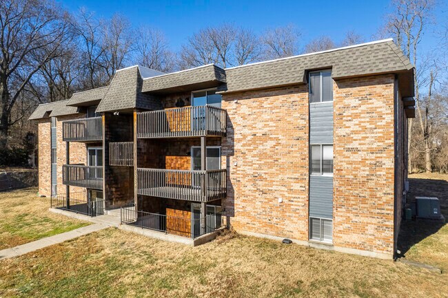 Oakside Apartments in Shawnee, KS - Foto de edificio - Building Photo