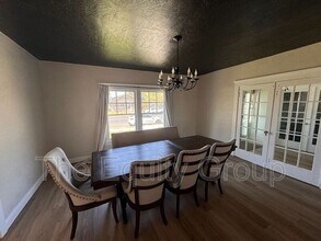 209 E 11th St in Hanford, CA - Building Photo - Building Photo
