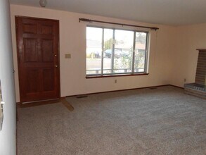 2860 Willow Dr in Lebanon, OR - Building Photo - Building Photo