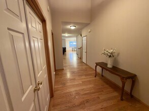 5124 NW Crady Ln in Portland, OR - Foto de edificio - Building Photo