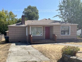 2735 Locust Ave W in University Place, WA - Building Photo