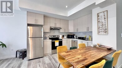 5921 BENTLEY Cmn in Niagara Falls, ON - Building Photo - Building Photo