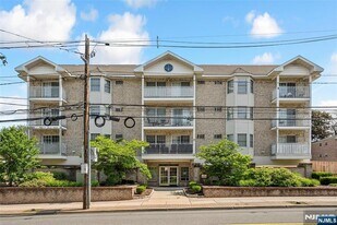 420 Passaic St, Unit 2H in Hackensack, NJ - Building Photo