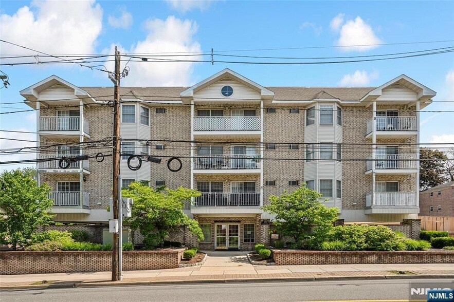 420 Passaic St, Unit 2H in Hackensack, NJ - Building Photo