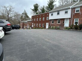 709 Hammond St, Unit #1 in Chestnut Hill, MA - Building Photo
