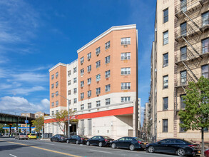 White Plains Courtyard in Bronx, NY - Building Photo - Building Photo