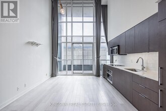 5 Hanna Ave in Toronto, ON - Building Photo - Building Photo