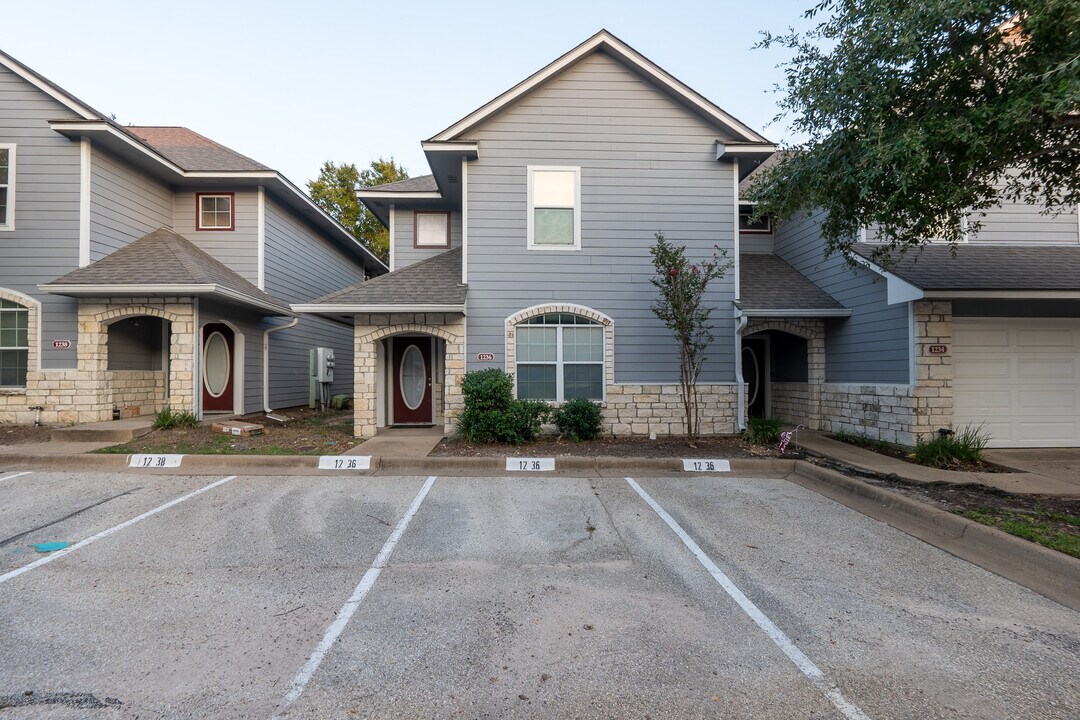 1236 Canyon Creek Cir in College Station, TX - Building Photo