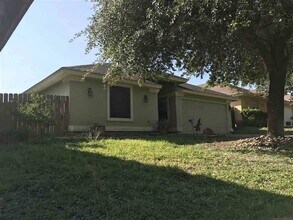 316 Cinnamon Teal Loop in Laredo, TX - Building Photo - Building Photo