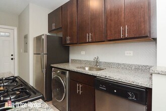 711 W Brompton Ave, Unit A01K in Chicago, IL - Building Photo - Building Photo