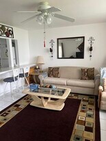 173 Coventry E in West Palm Beach, FL - Building Photo