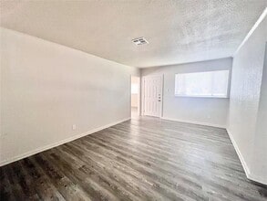 713 Cindy Ln in Grand Prairie, TX - Building Photo - Building Photo