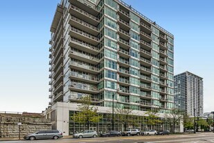 50 E 16th St in Chicago, IL - Building Photo