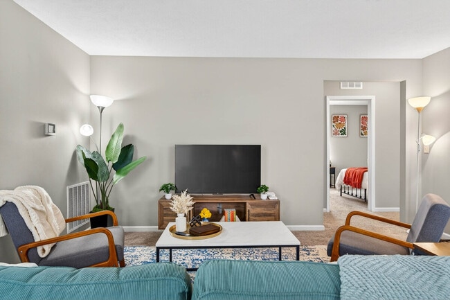 2024 Shadow Creek Blvd in Columbus, IN - Building Photo - Building Photo