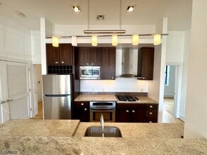 988 Johnson Pl in Union, NJ - Building Photo - Building Photo