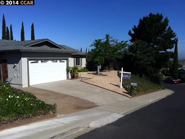 2139 Chestnut Dr in Pittsburg, CA - Building Photo - Building Photo