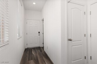 10803 Henesco Bay St in Las Vegas, NV - Building Photo - Building Photo