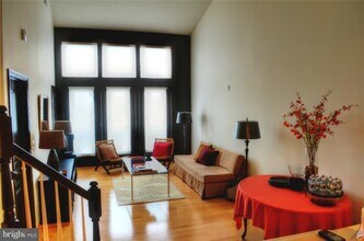 12001 Market St, Unit 449 in Reston, VA - Foto de edificio - Building Photo