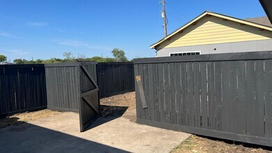 512 Stoney Acres in Ponder, TX - Building Photo - Building Photo