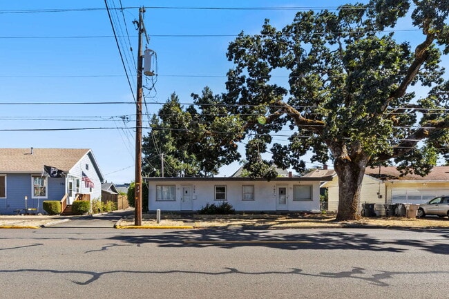 756 SW Levens St in Dallas, OR - Building Photo - Building Photo